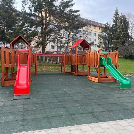 Ubytovanie Pod Stitmi Vysokych Tatier 塔特兰斯卡斯特拉 外观 照片